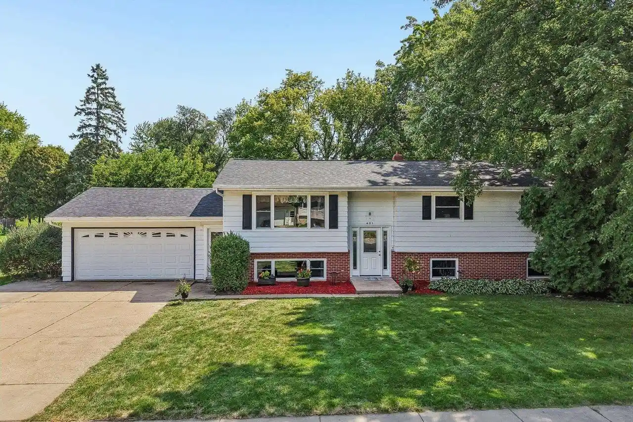 Photo 1 of Single family home for sale at 401 Woodview Dr Dr, Sun Prairie, WI 53590 | MLS# 2030968 | Listing updated on 2026-09-10