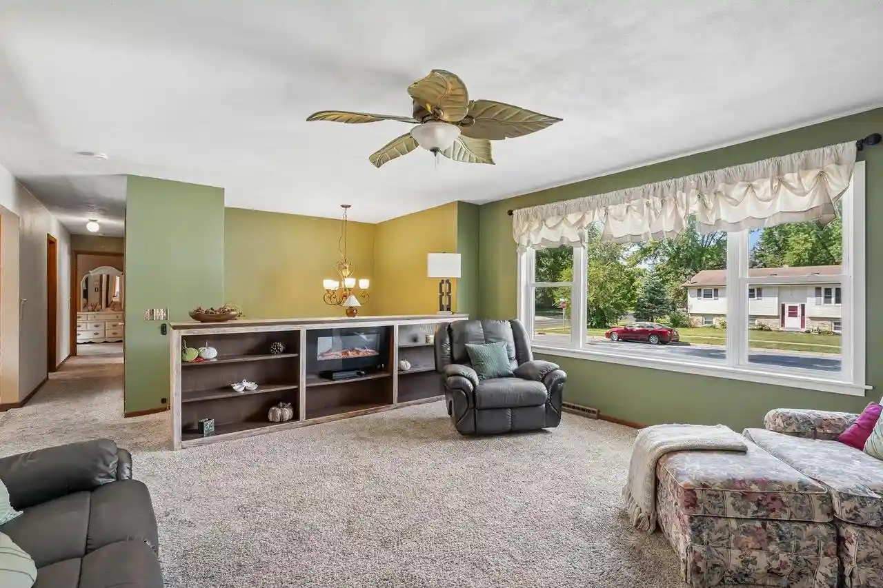 Photo 3 of Single family home for sale at 401 Woodview Dr Dr, Sun Prairie, WI 53590 | MLS# 2030968 | Listing updated on 2026-09-10