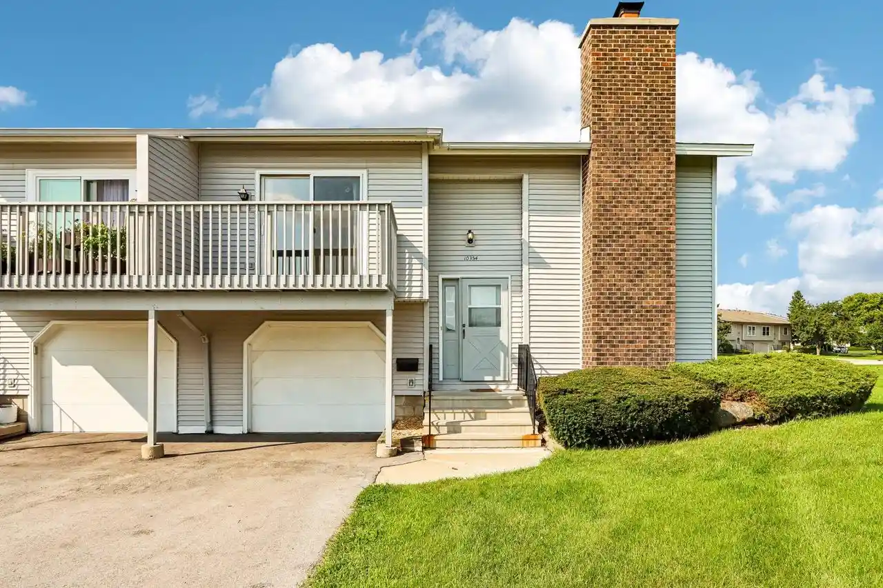 Photo 1 of Condo for sale at 10354 W Parkwood Dr Dr, Franklin, WI 53132 | MLS# 1977141 | Listing updated on 2026-09-03