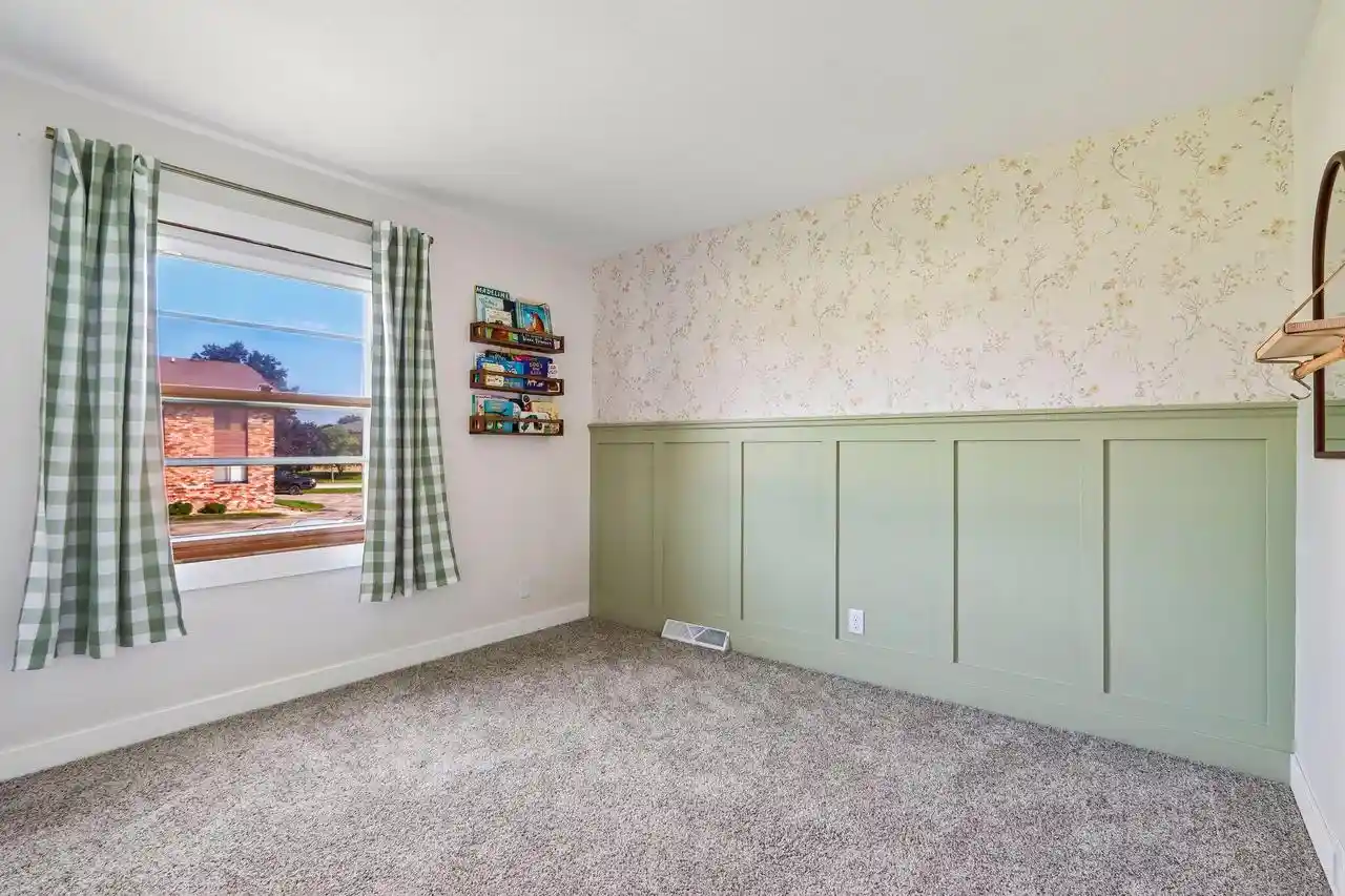 Photo 3 of Condo for sale at 10354 W Parkwood Dr Dr, Franklin, WI 53132 | MLS# 1977141 | Listing updated on 2026-09-03