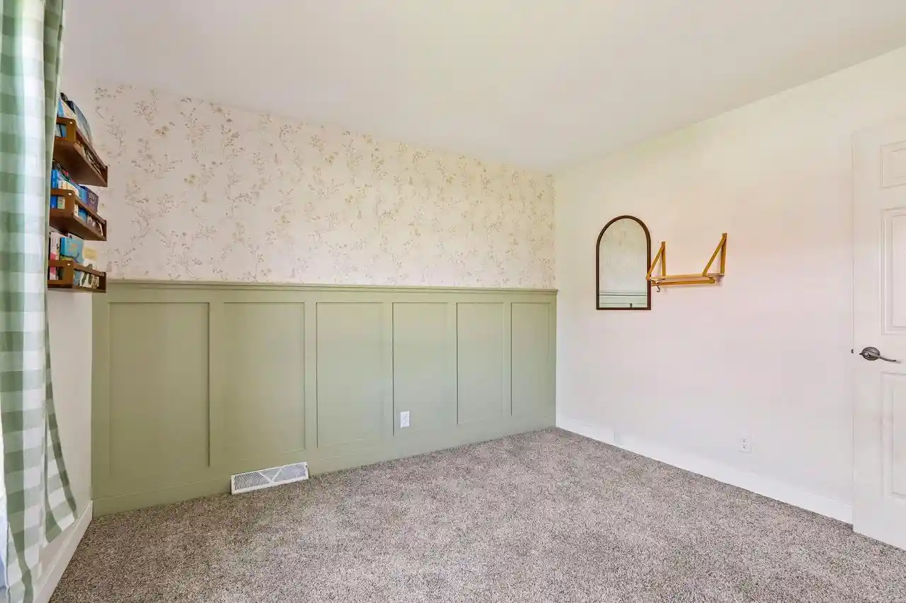 Photo 3 of Condo for sale at 10354 W Parkwood Dr Dr, Franklin, WI 53132 | MLS# 1977141 | Listing updated on 2026-09-03