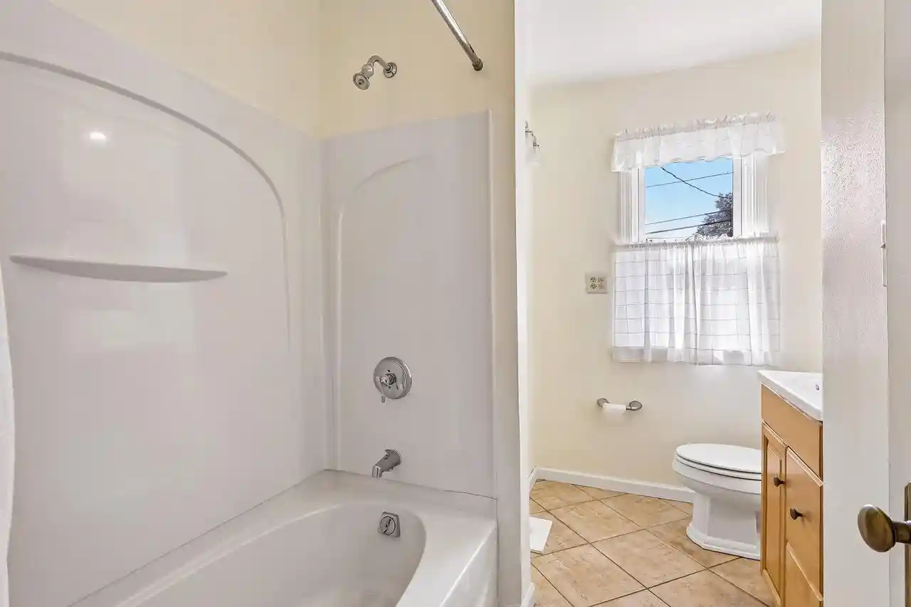 5th image of 5555 N Mohawk Avenue Avenue, Glendale, WI 53217 | MLS# 1977148