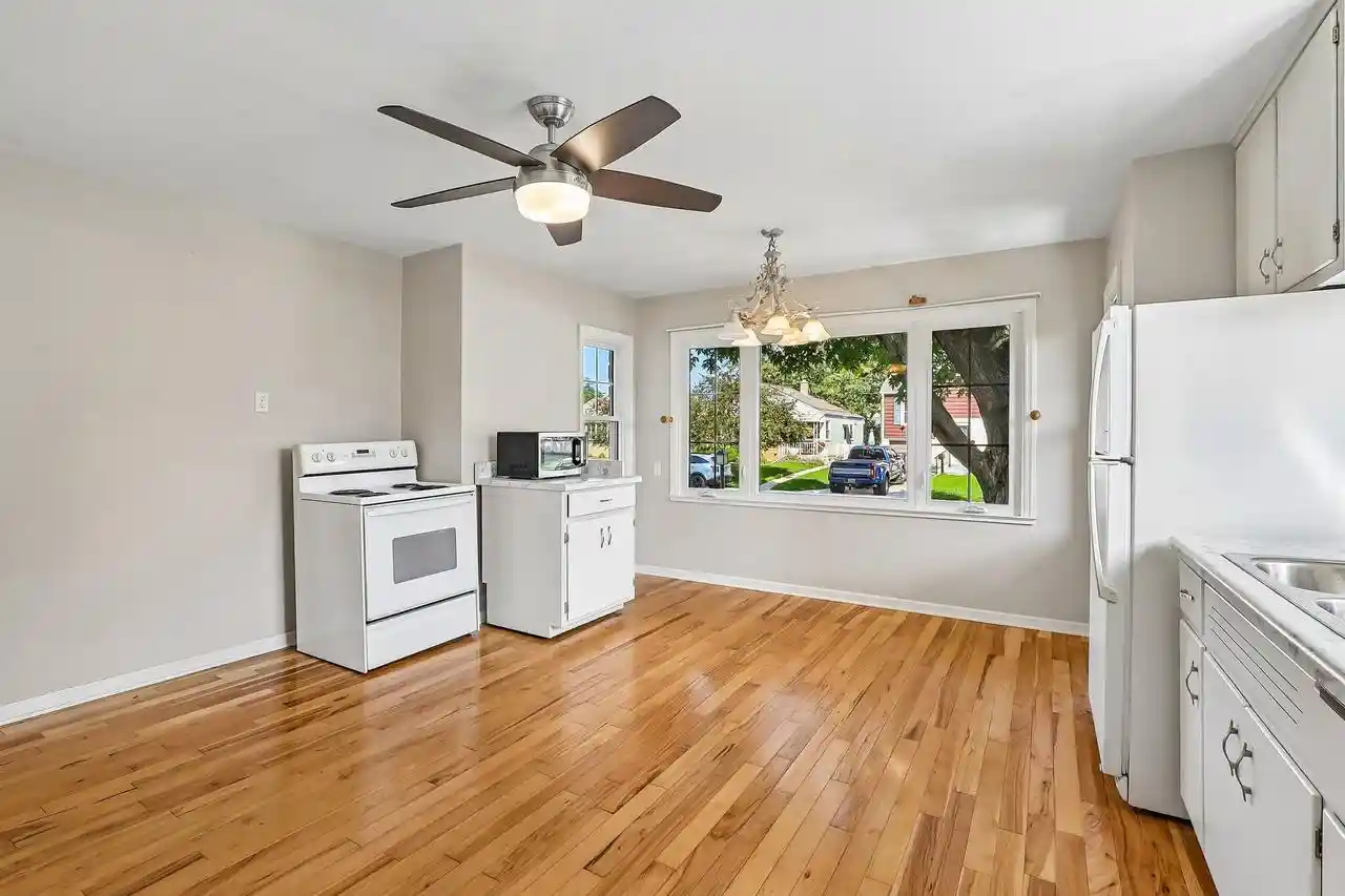 27th image of 5555 N Mohawk Avenue Avenue, Glendale, WI 53217 | MLS# 1977148