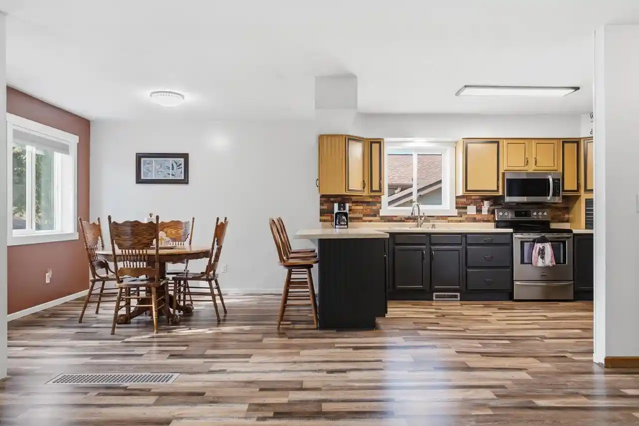 2nd image of 1211 Oak Avenue N Avenue N, Onalaska, WI 54650 | MLS# 1977150