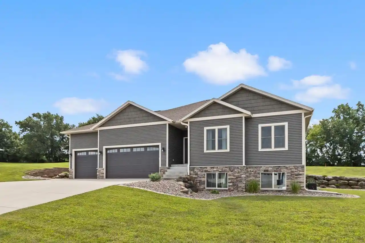 1st image of 420 Ridgeway Dr Dr, Rio, WI 53960 | MLS# 2030977