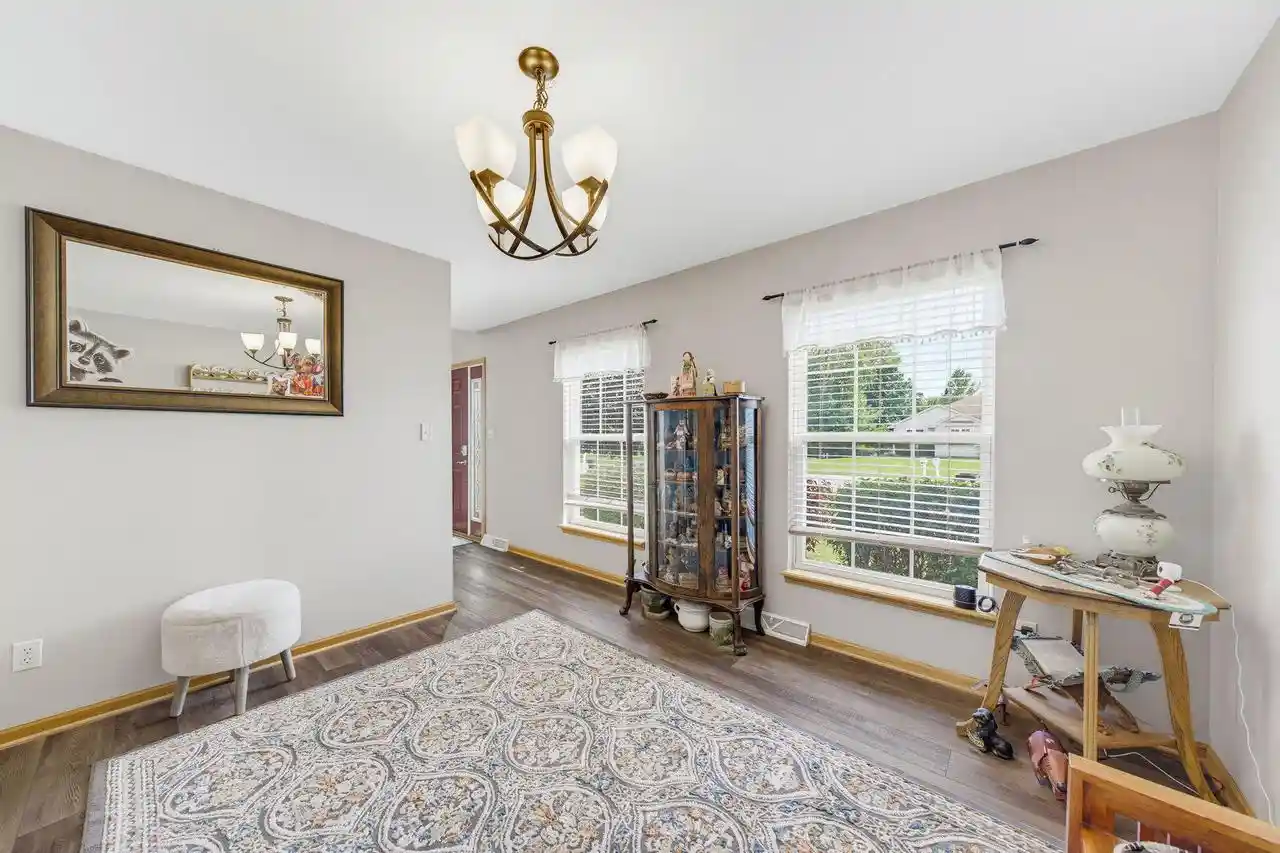 2nd image of 5730 Eagle Point Dr Dr, Caledonia, WI 53406 | MLS# 1977158