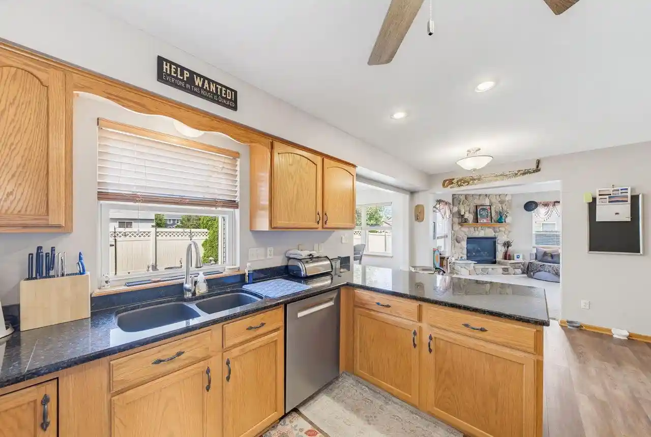 Photo 4 of Single family home for sale at 5730 Eagle Point Dr Dr, Caledonia, WI 53406 | MLS# 1977158 | Listing updated on 2026-10-06