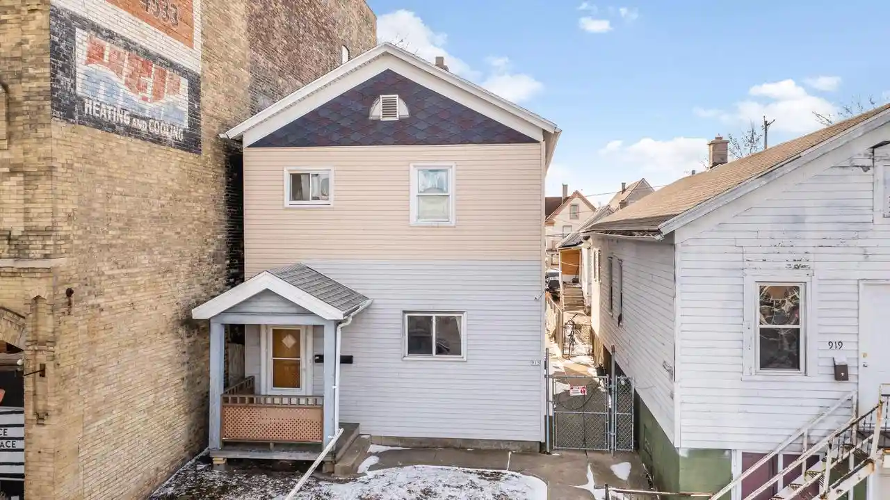 2nd image of 915 W National Avenue Avenue, Milwaukee, WI 53204 | MLS# 1977163