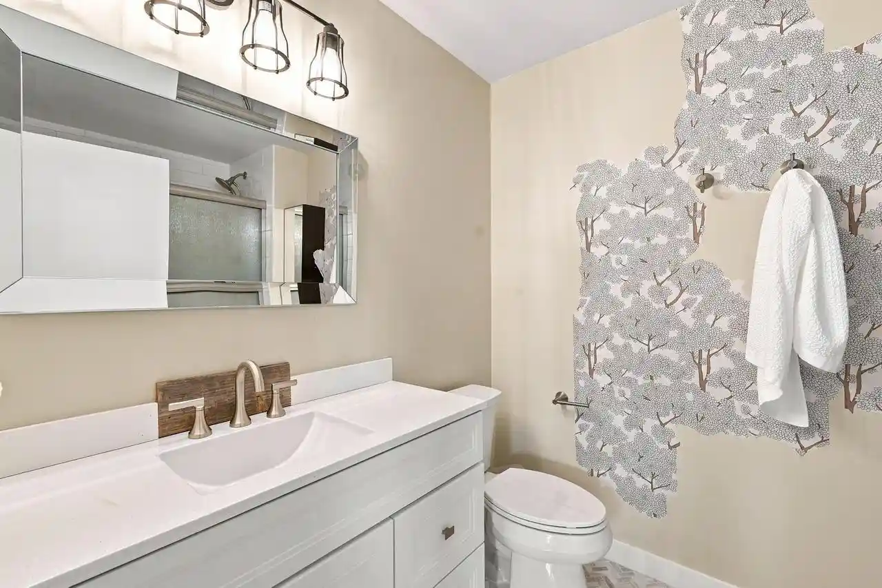 Photo 2 of Condo for sale at 1541 N Jefferson Street Street #201, Milwaukee, WI 53202 | MLS# 1977167 | Listing updated on 2026-08-31