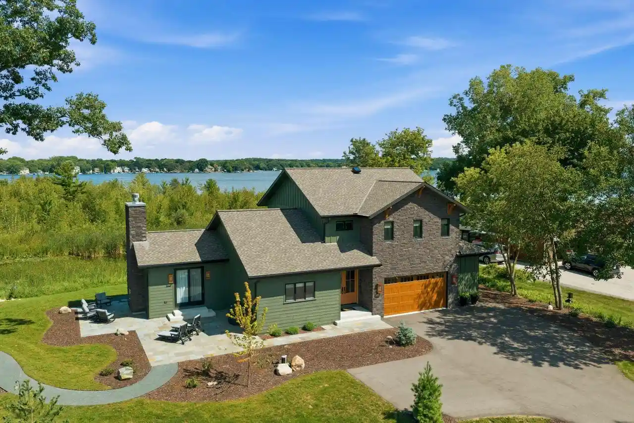 Photo 1 of Single family home for sale at 2852 Peninsula Avenue Avenue, Delafield, WI 53018 | MLS# 1977173 | Listing updated on 2026-09-23