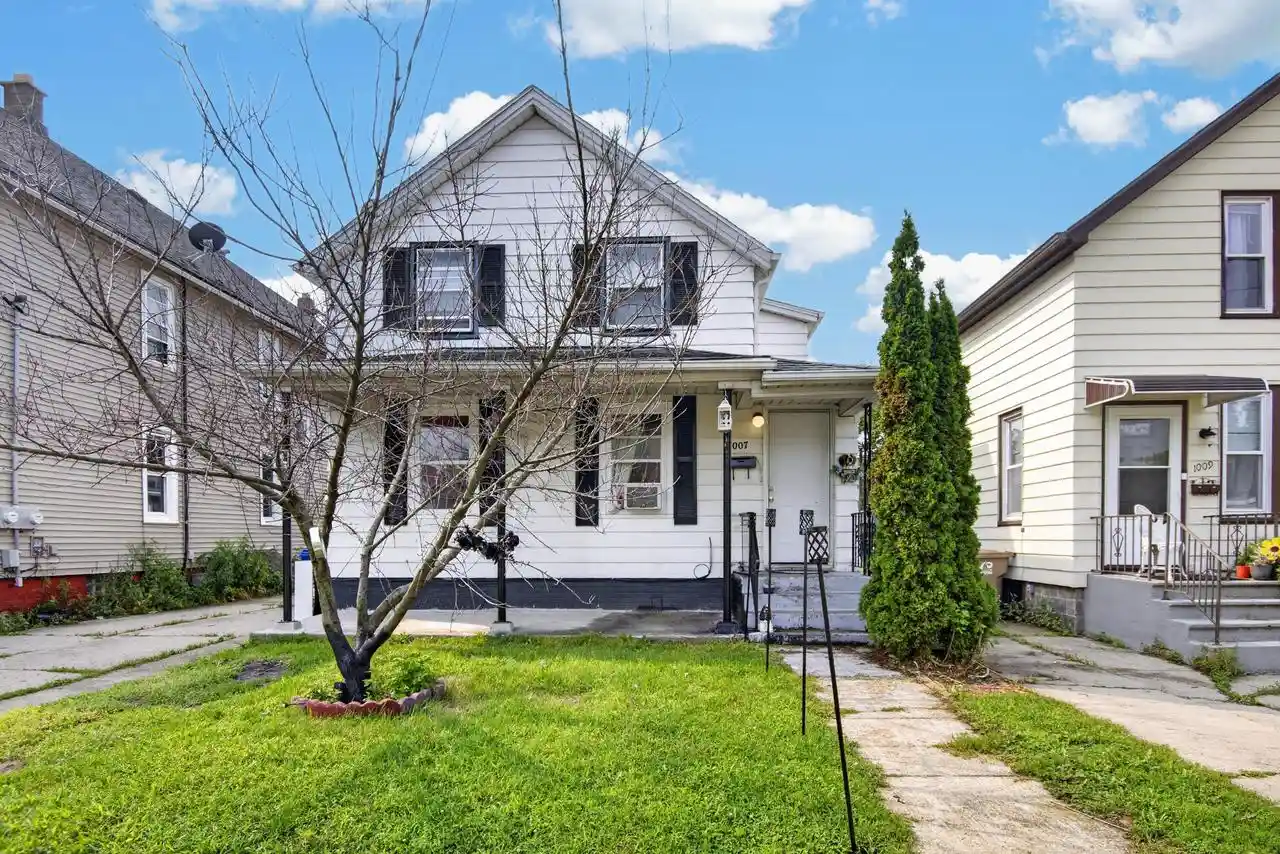 Photo 1 of Single family home for sale at 1007 43rd Street Street, Kenosha, WI 53140 | MLS# 1977176 | Listing updated on 2026-10-01