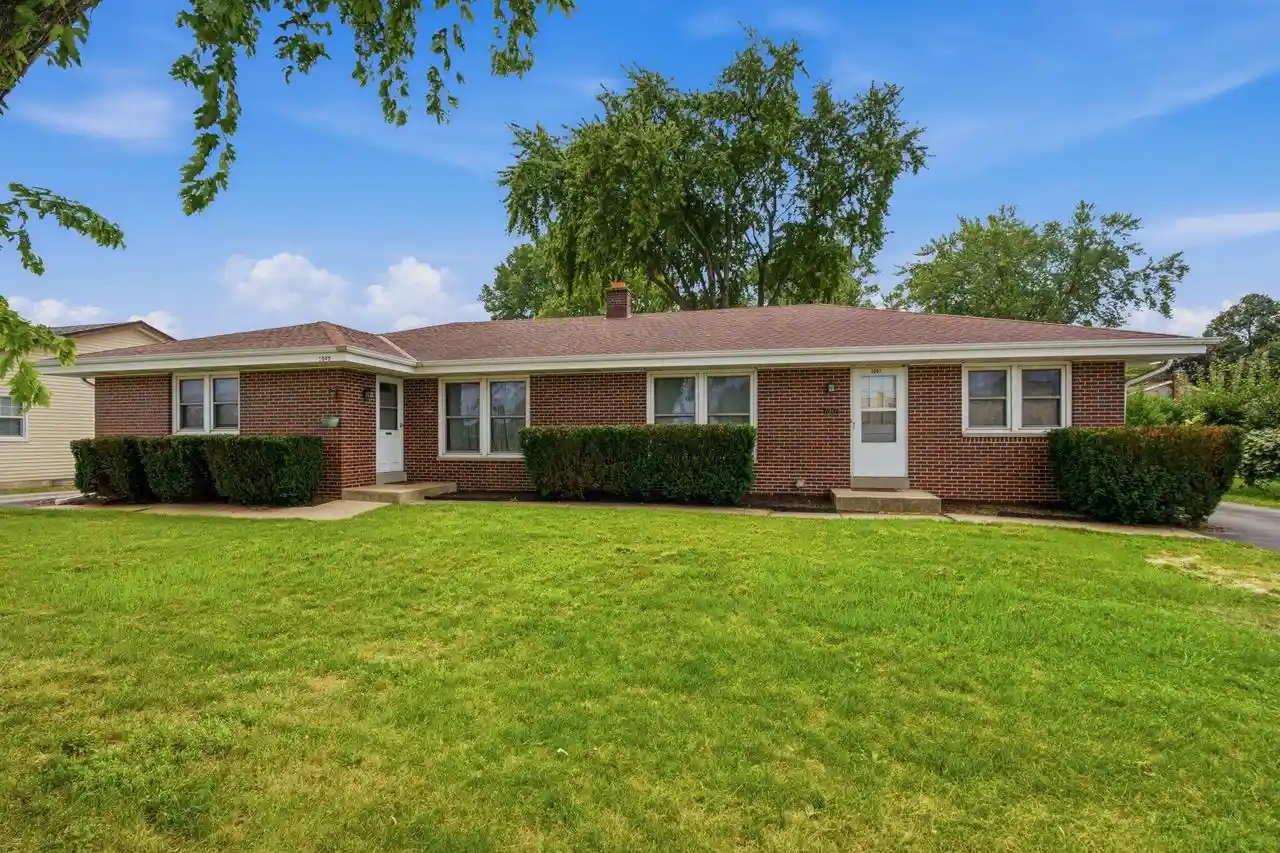 Photo 1 of Multi family home for sale at 1045 W Sunset Dr Dr #1047, Waukesha, WI 53189 | MLS# 1977177 | Listing updated on 2026-09-10