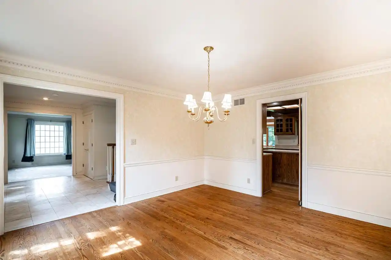 3rd image of 11723 N Bridgewater Dr Dr, Mequon, WI 53092 | MLS# 1977192