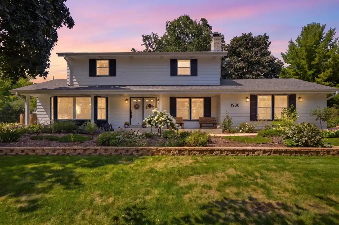 Photo 1 of Single family home for sale at 1930 Sunnyside Dr Dr, Waukesha, WI 53186 | MLS# 1977193 | Listing updated on 2026-08-23
