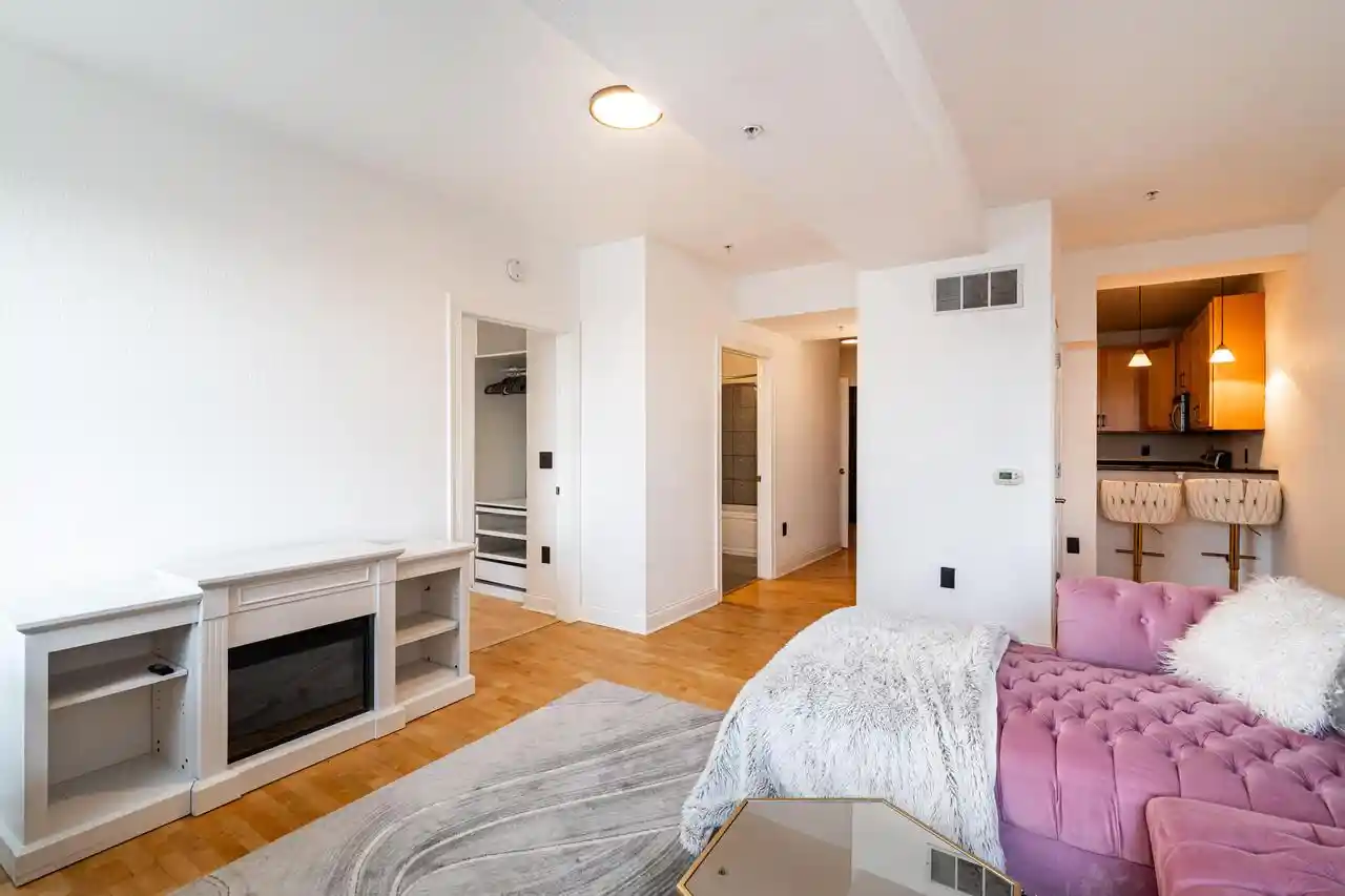 3rd image of 606 W Wisconsin Avenue Avenue #501, Milwaukee, WI 53203 | MLS# 1977199