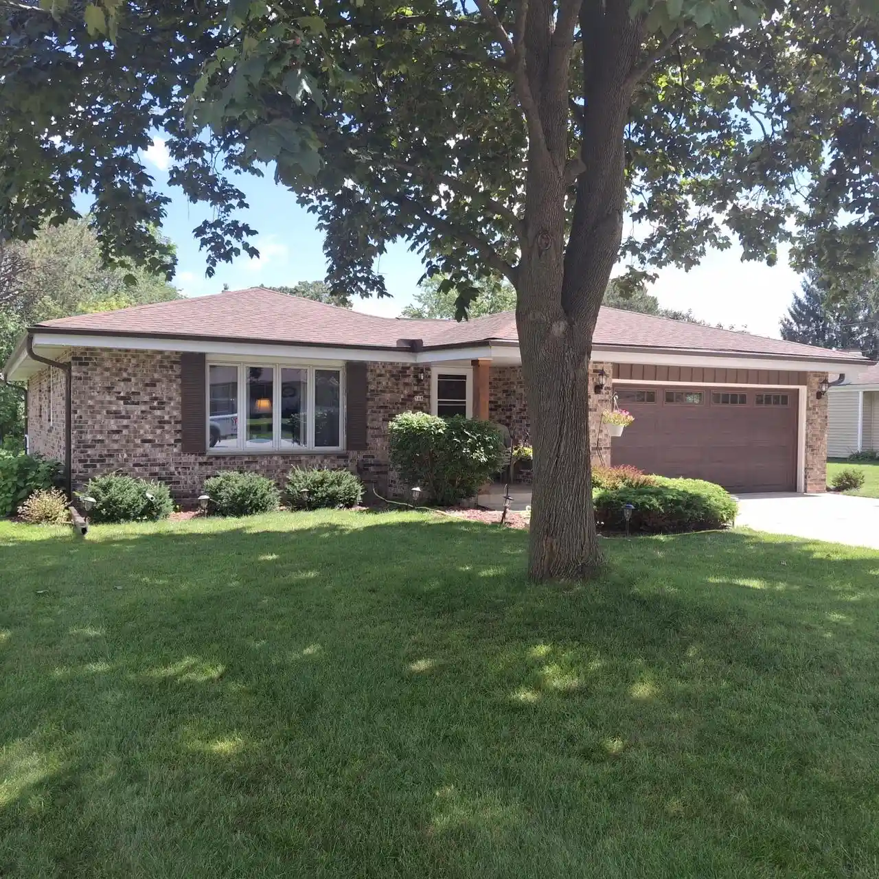 1st image of 548 Oakwood Dr Dr, Hartland, WI 53029 | MLS# 1977204