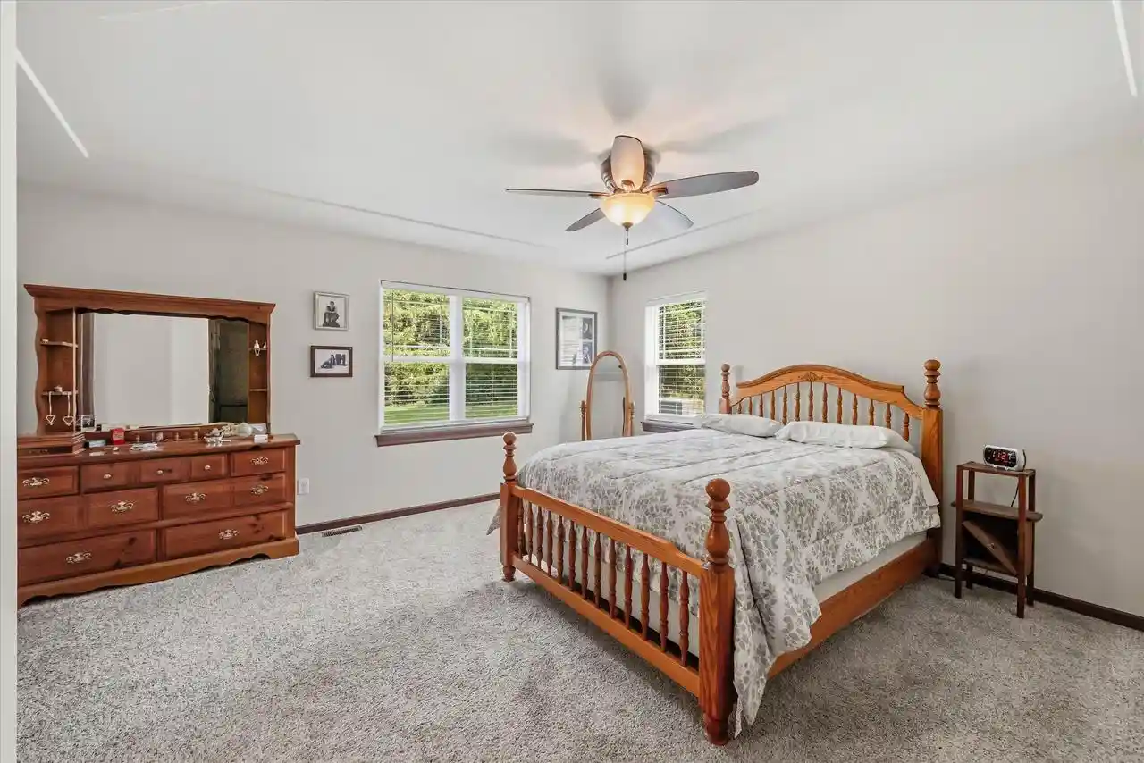 2nd image of 2748 Gateway Avenue Avenue, Hartford, WI 53027 | MLS# 1977210