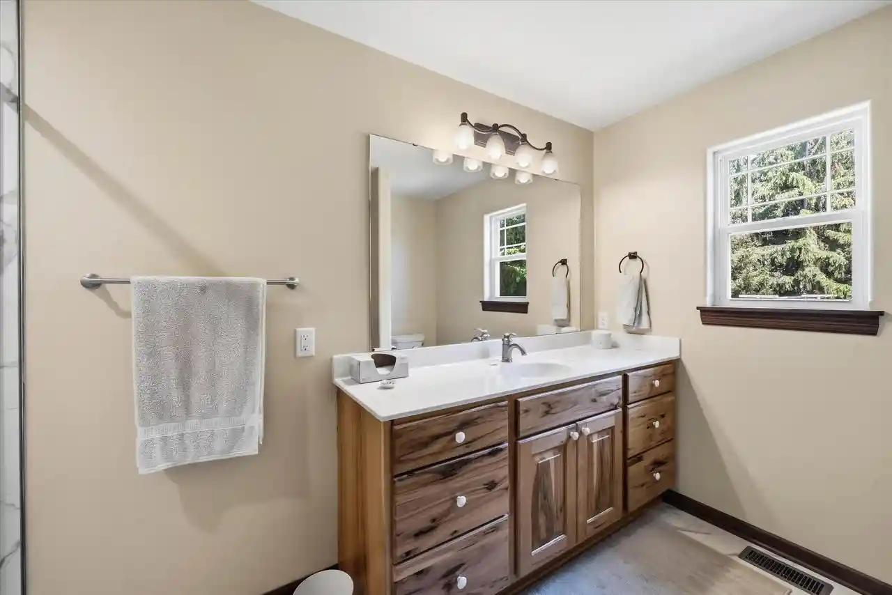 4th image of 2748 Gateway Avenue Avenue, Hartford, WI 53027 | MLS# 1977210