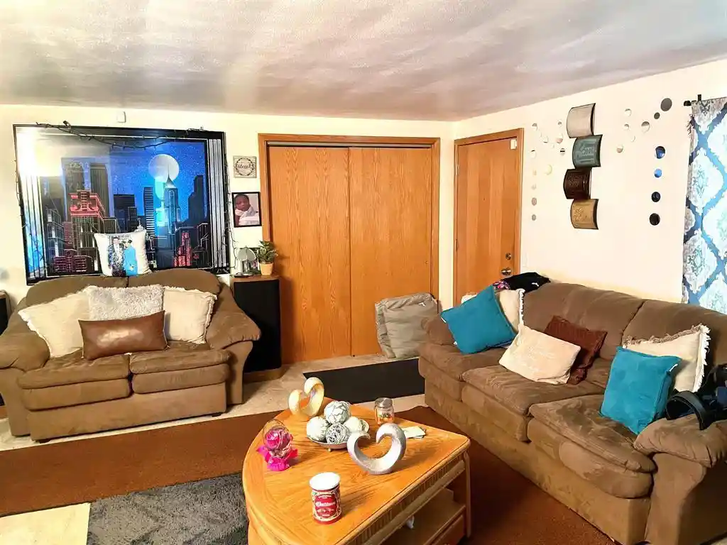 3rd image of 2329 Carling Dr Dr, Madison, WI 53711