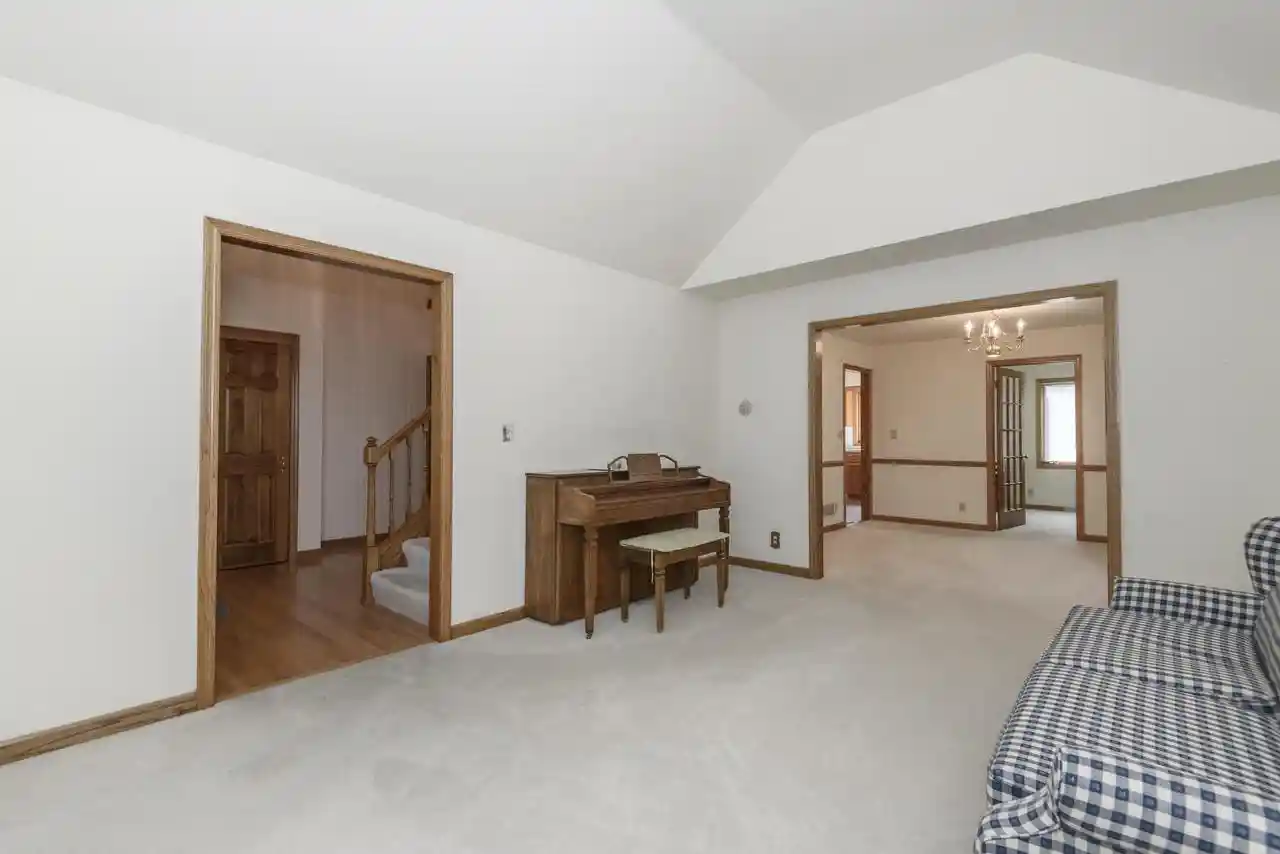 3rd image of N52W14305 Thornhill Dr Dr, Menomonee Falls, WI 53051 | MLS# 1977212