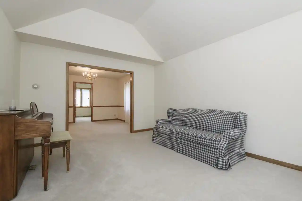4th image of N52W14305 Thornhill Dr Dr, Menomonee Falls, WI 53051 | MLS# 1977212
