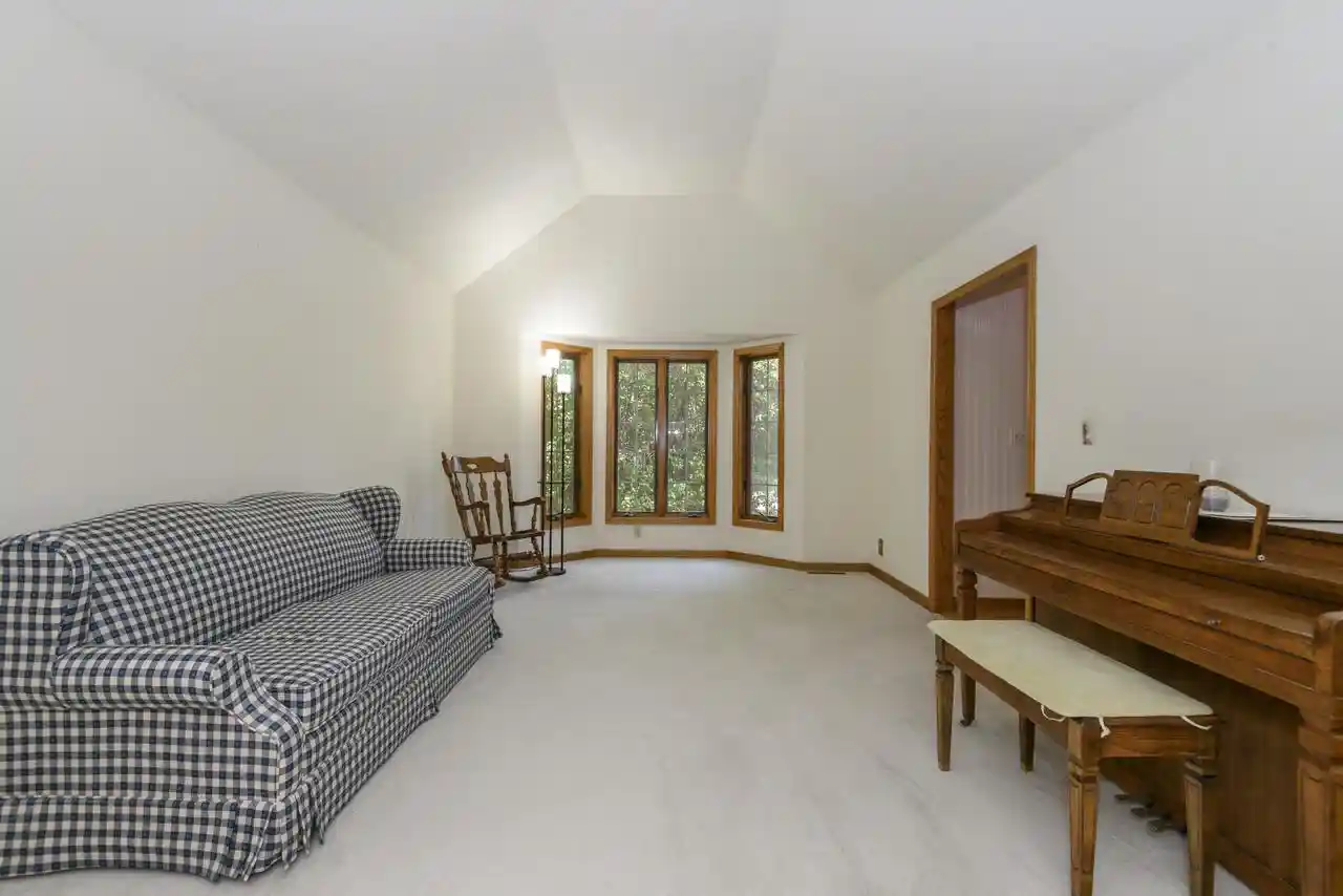 5th image of N52W14305 Thornhill Dr Dr, Menomonee Falls, WI 53051 | MLS# 1977212