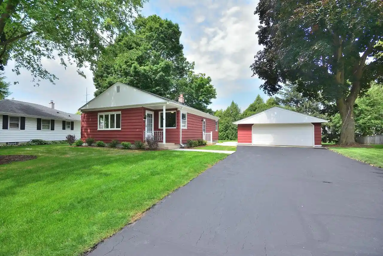 Photo 4 of Single family home for sale at 3122 W Rochelle Avenue Avenue, Glendale, WI 53209 | MLS# 1977220 | Listing updated on 2026-09-14