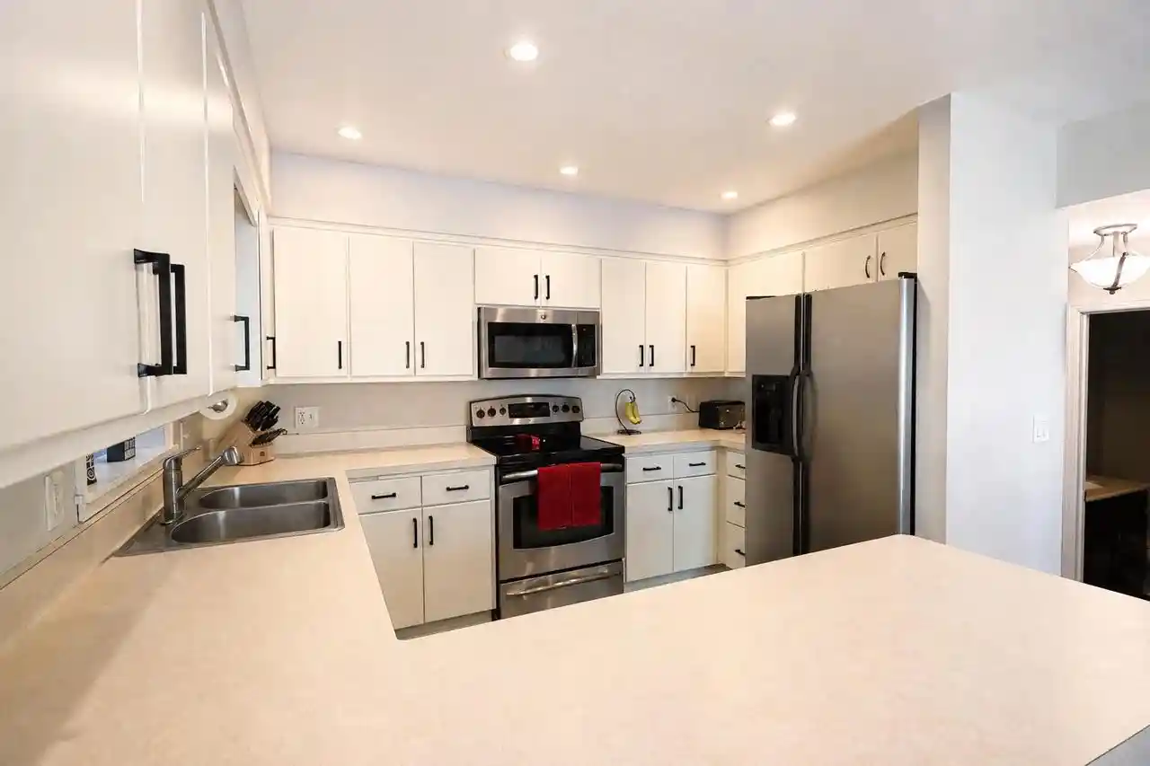 Photo 3 of Sale Pending at 7 Greenwood Court Court, Wind Point, WI 53402 | MLS# 1977223 | Listing updated on 2026-09-10