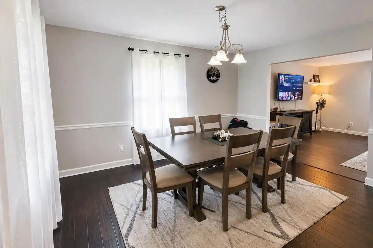 Photo 4 of Sale Pending at 7 Greenwood Court Court, Wind Point, WI 53402 | MLS# 1977223 | Listing updated on 2026-09-10
