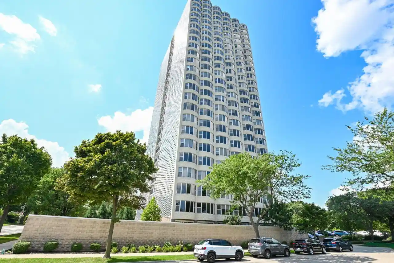Photo 1 of Condo for sale at 2525 S Shore Dr #8E, Milwaukee, WI 53207 | MLS# 1977225 | Listing updated on 2026-09-11