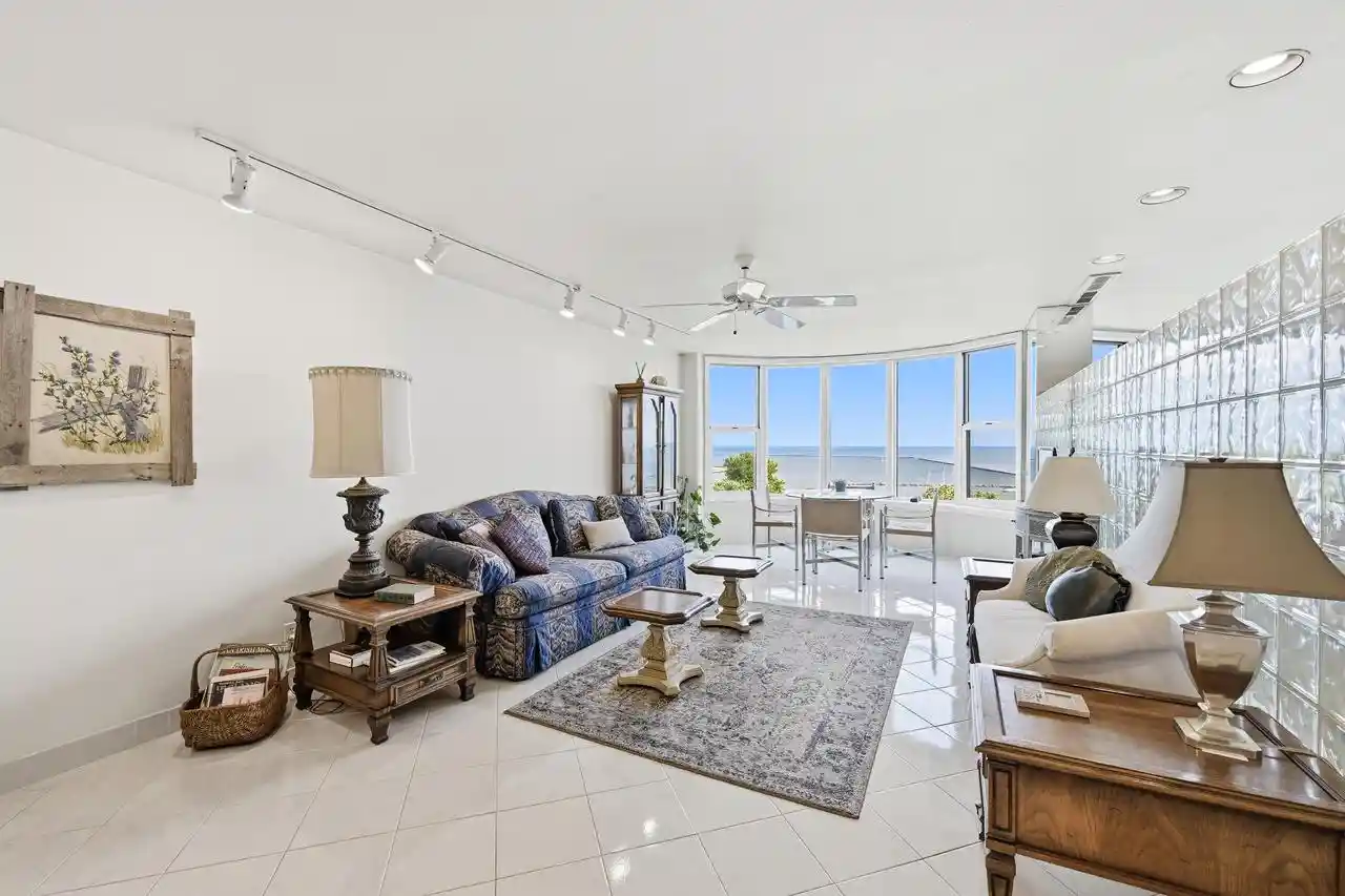 Listing Photo 2 - Condo for sale in building located at 2525 S Shore Dr, Milwaukee, WI 53207 - Unit #8E