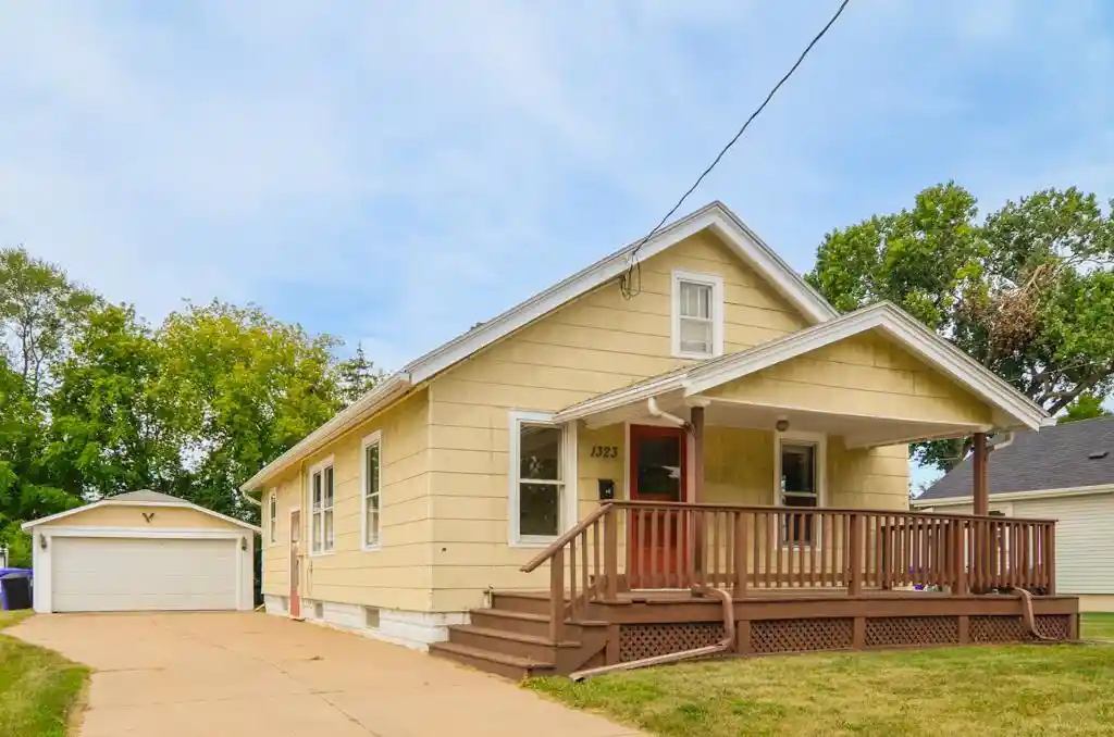 1st image of 1323 N Kenilworth Avenue Avenue, Appleton, WI 54911 | MLS# 50331419