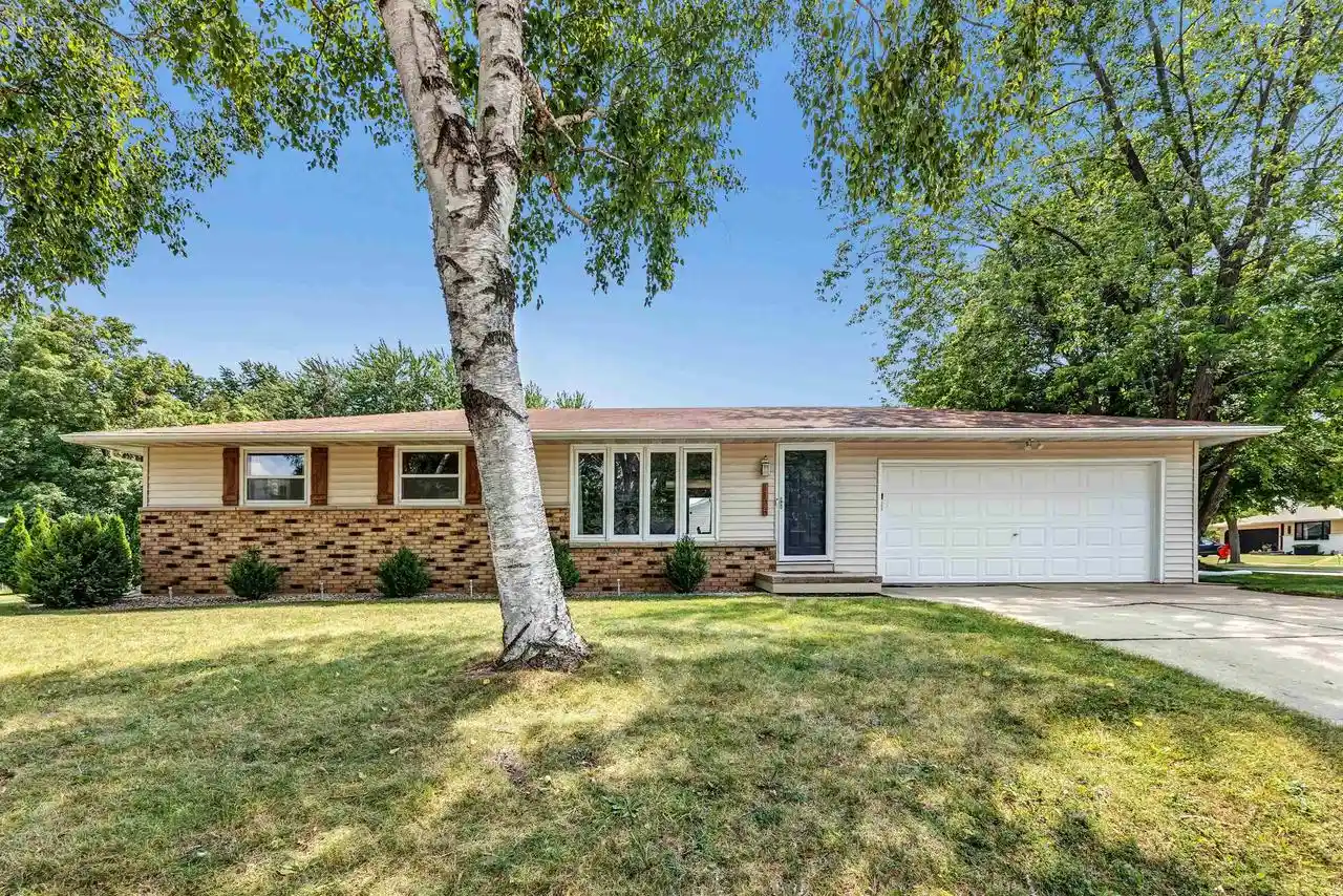 Photo 1 of Single family home for sale at 1125 Stine Way Way, De Pere, WI 54115 | MLS# 50331420 | Listing updated on 2026-08-23