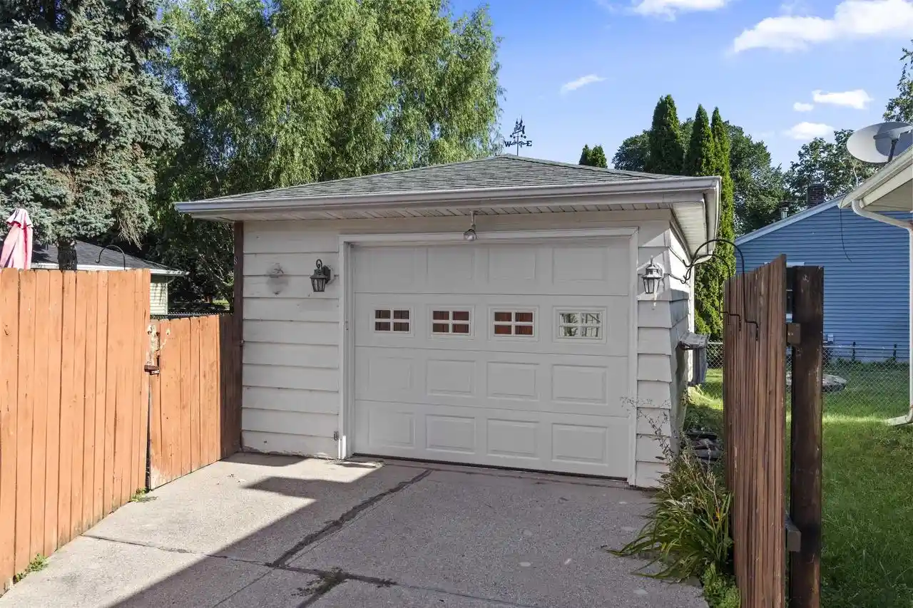 2nd image of 1342 Waugoo Avenue Avenue, Oshkosh, WI 54901 | MLS# 50331435