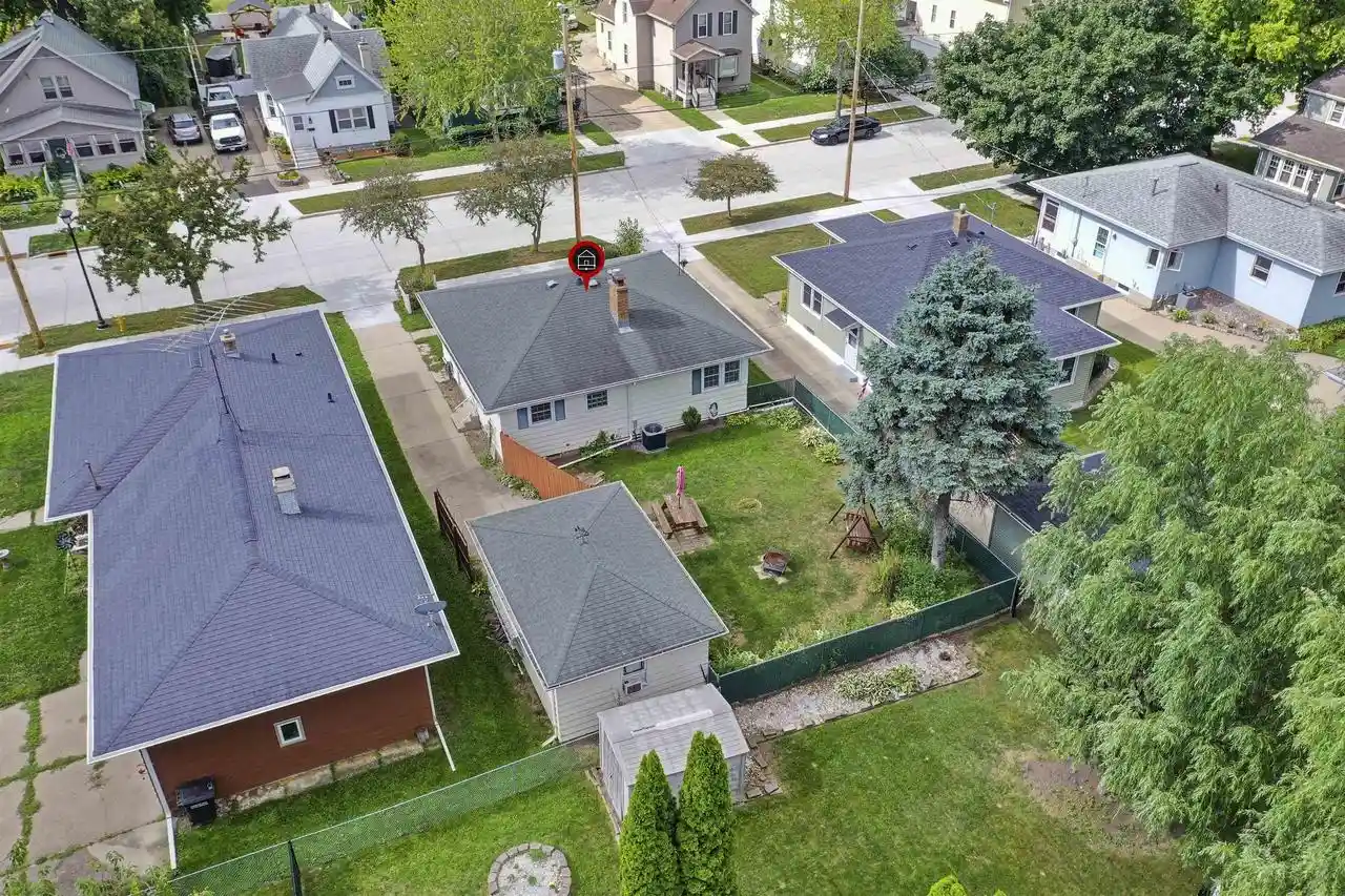 4th image of 1342 Waugoo Avenue Avenue, Oshkosh, WI 54901 | MLS# 50331435