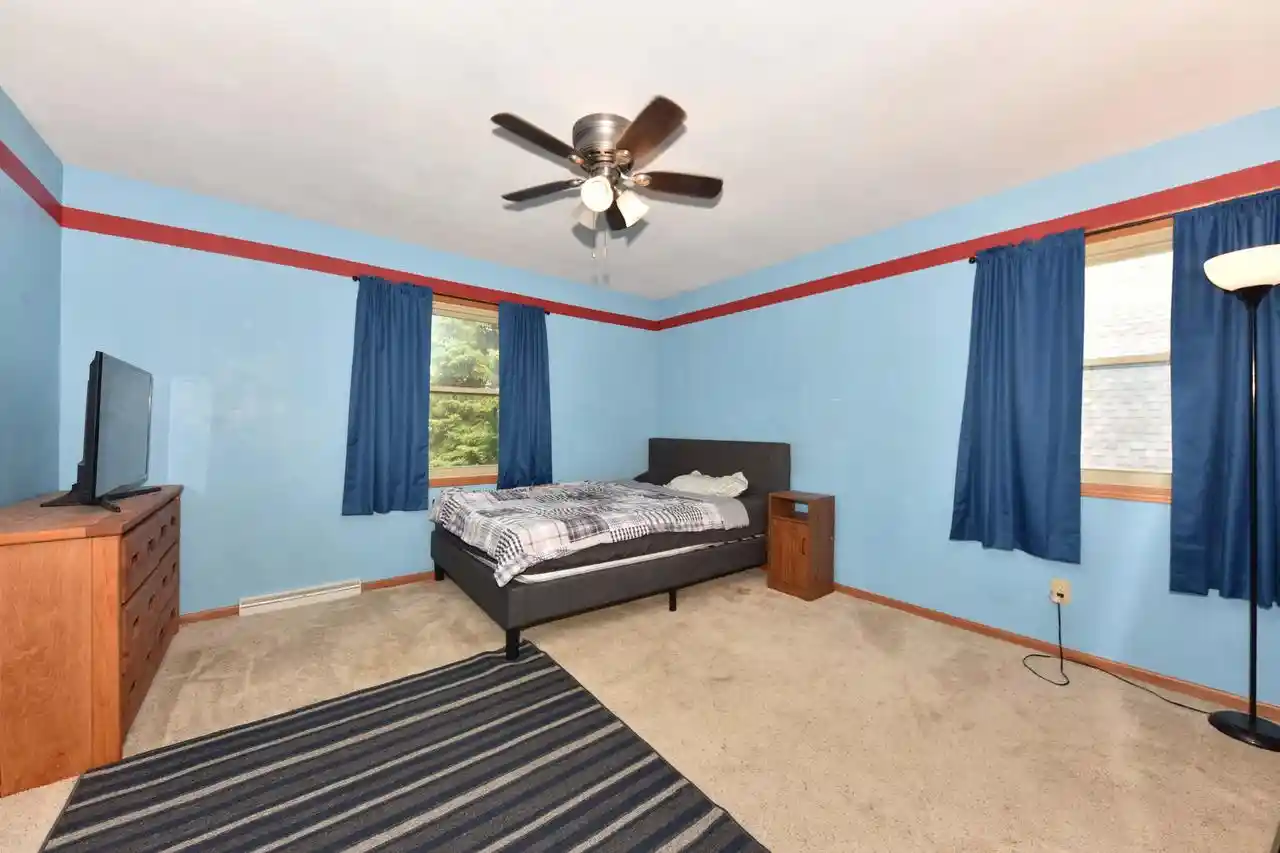 2nd image of 1308 Wolf Dr Dr, West Bend, WI 53090 | MLS# 1977250