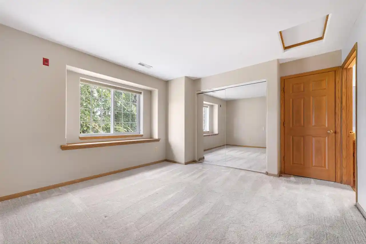 4th image of 1495 Garay Ln Ln, Port Washington, WI 53074