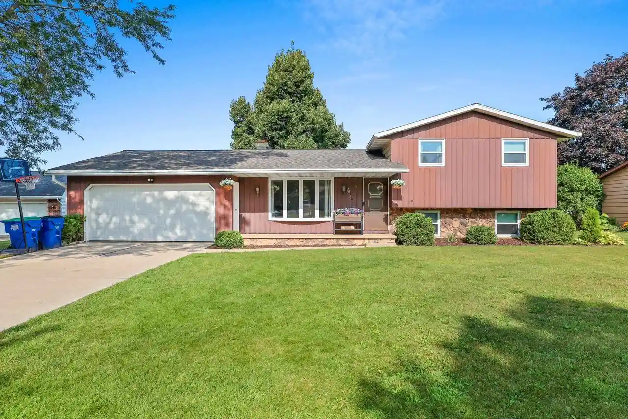 Photo 1 of Single family home for sale at 2016 Baltic Terrace Terrace, Green Bay, WI 54311 | MLS# 50331454 | Listing updated on 2026-09-04