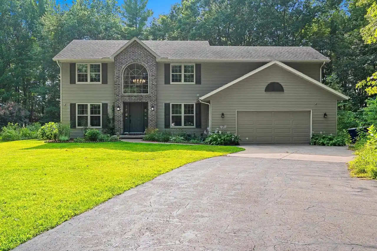Photo 1 of Single family home for sale at 3611 Royal Oaks Court Court, Suamico, WI 54173 | MLS# 50331449 | Listing updated on 2026-08-31