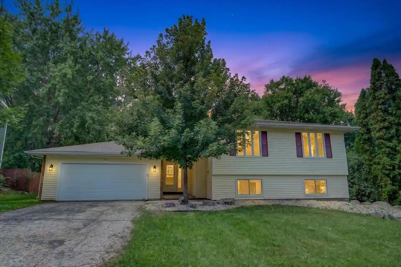Photo 1 of Single family home for sale at 2727 Tami Trail Trail, Fitchburg, WI 53711 | MLS# 2031019 | Listing updated on 2026-09-18