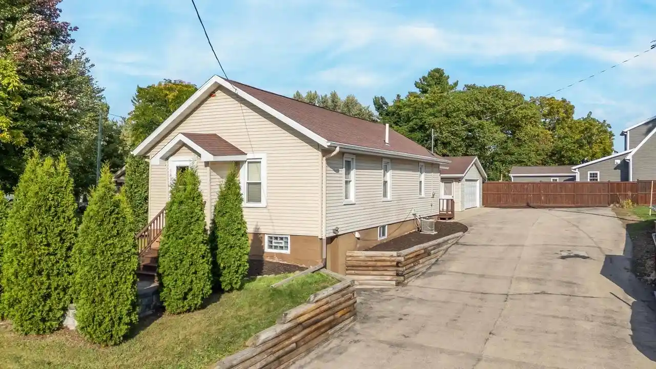 Photo 1 of Single family home for sale at 1420 S Division Street Street, New London, WI 54961 | MLS# 50331456 | Listing updated on 2026-09-14
