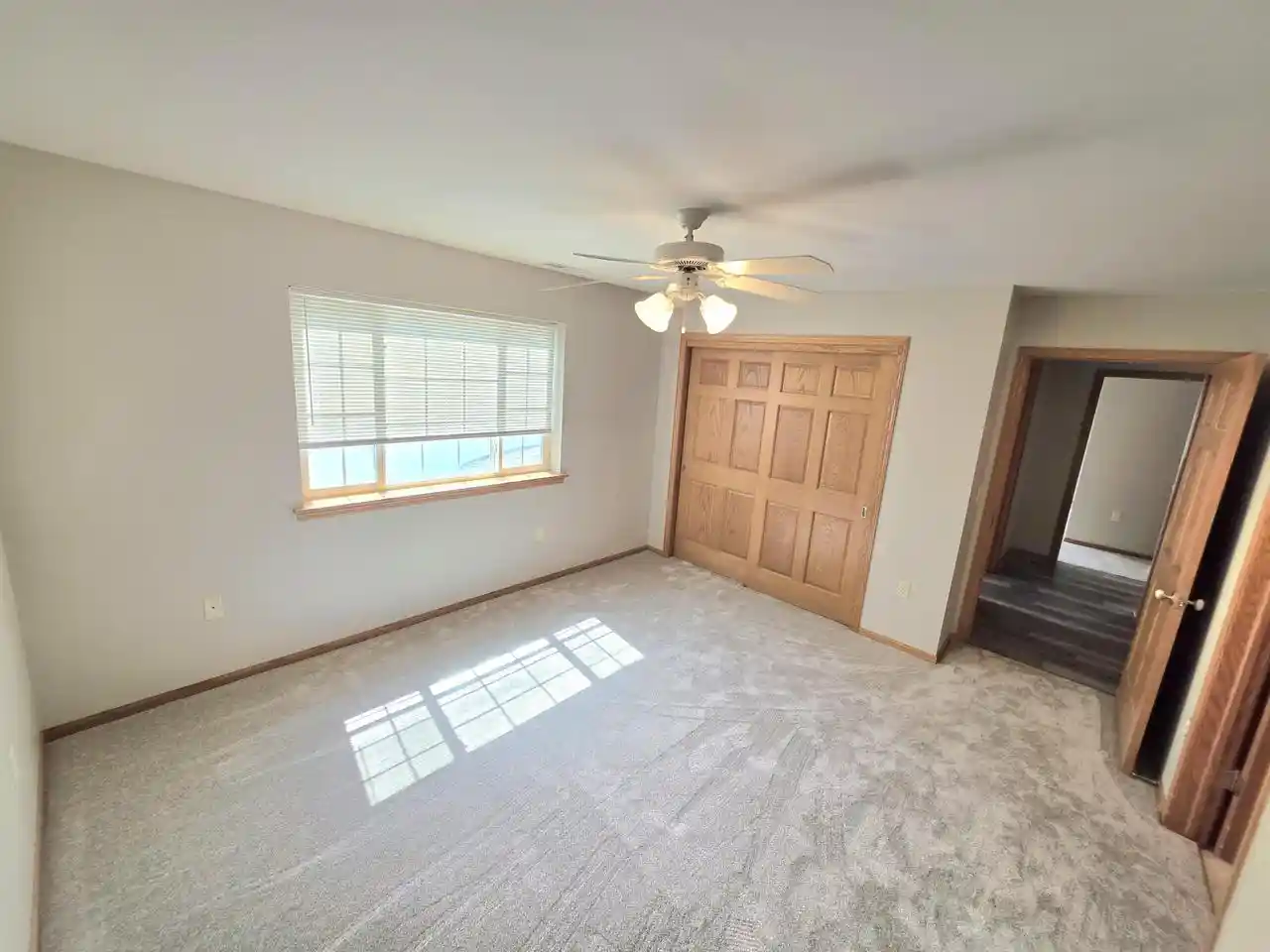 2nd image of 520 Windstone Dr Dr, Hartland, WI 53029 | MLS# 1977288