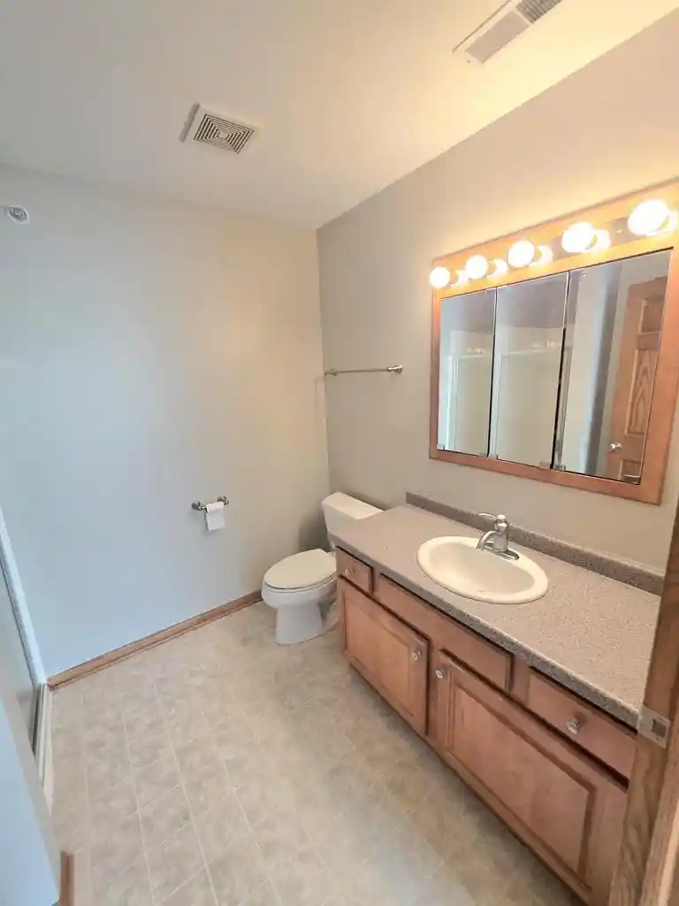 3rd image of 520 Windstone Dr Dr, Hartland, WI 53029 | MLS# 1977288