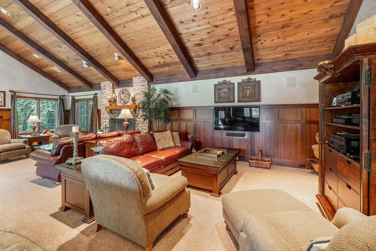 Photo 3 of Single family home for sale at 903 Thornecrest Dr, Janesville, WI 53546 | MLS# 2031029 | Listing updated on 2026-09-23