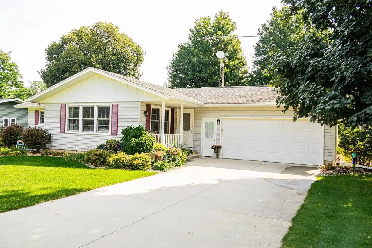 1st image of 1904 W 7th Avenue Avenue, Brodhead, WI 53520 | MLS# 2031030