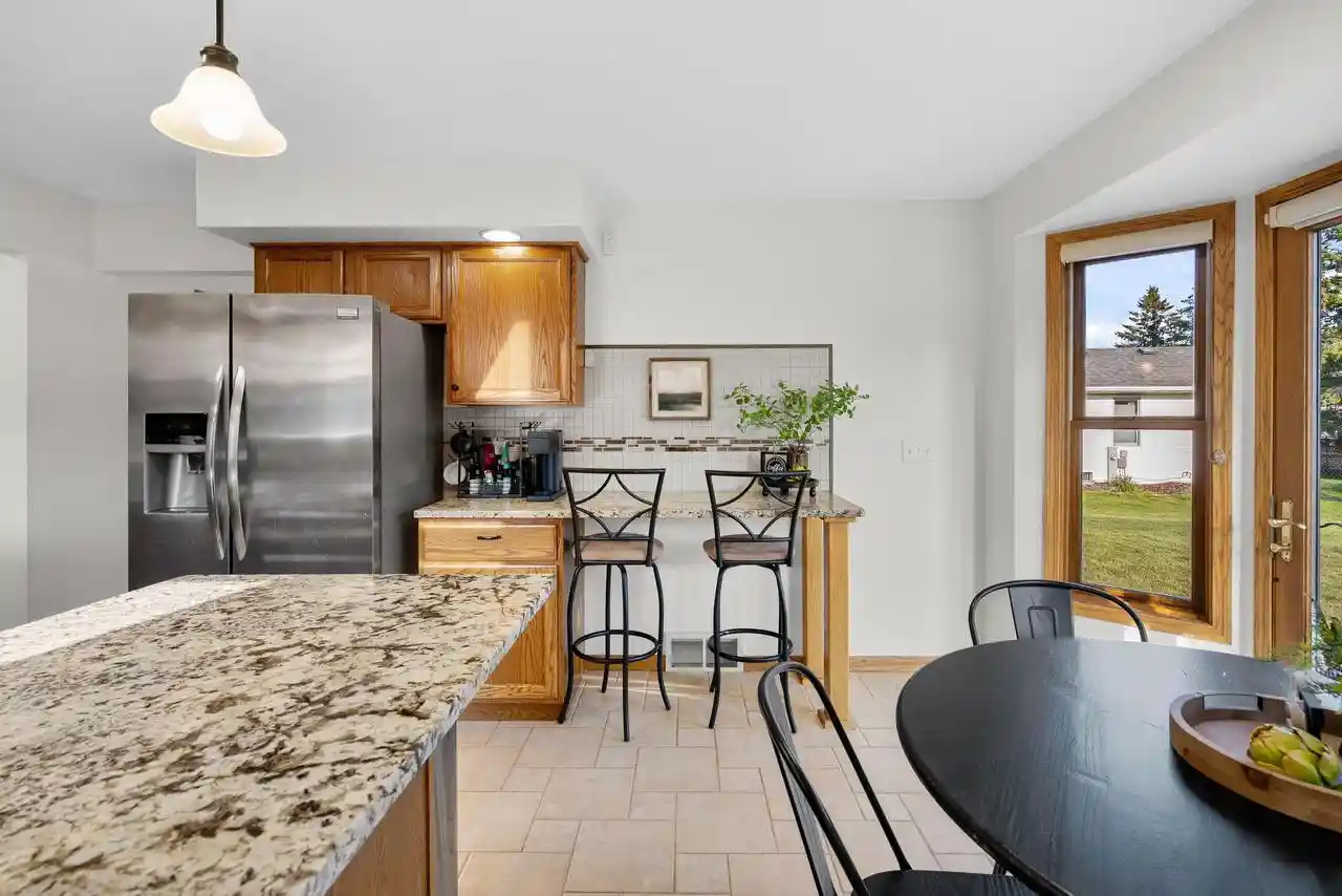 2nd image of 2705 Oakwood Circle Circle, Oshkosh, WI 54904 | MLS# 50331464