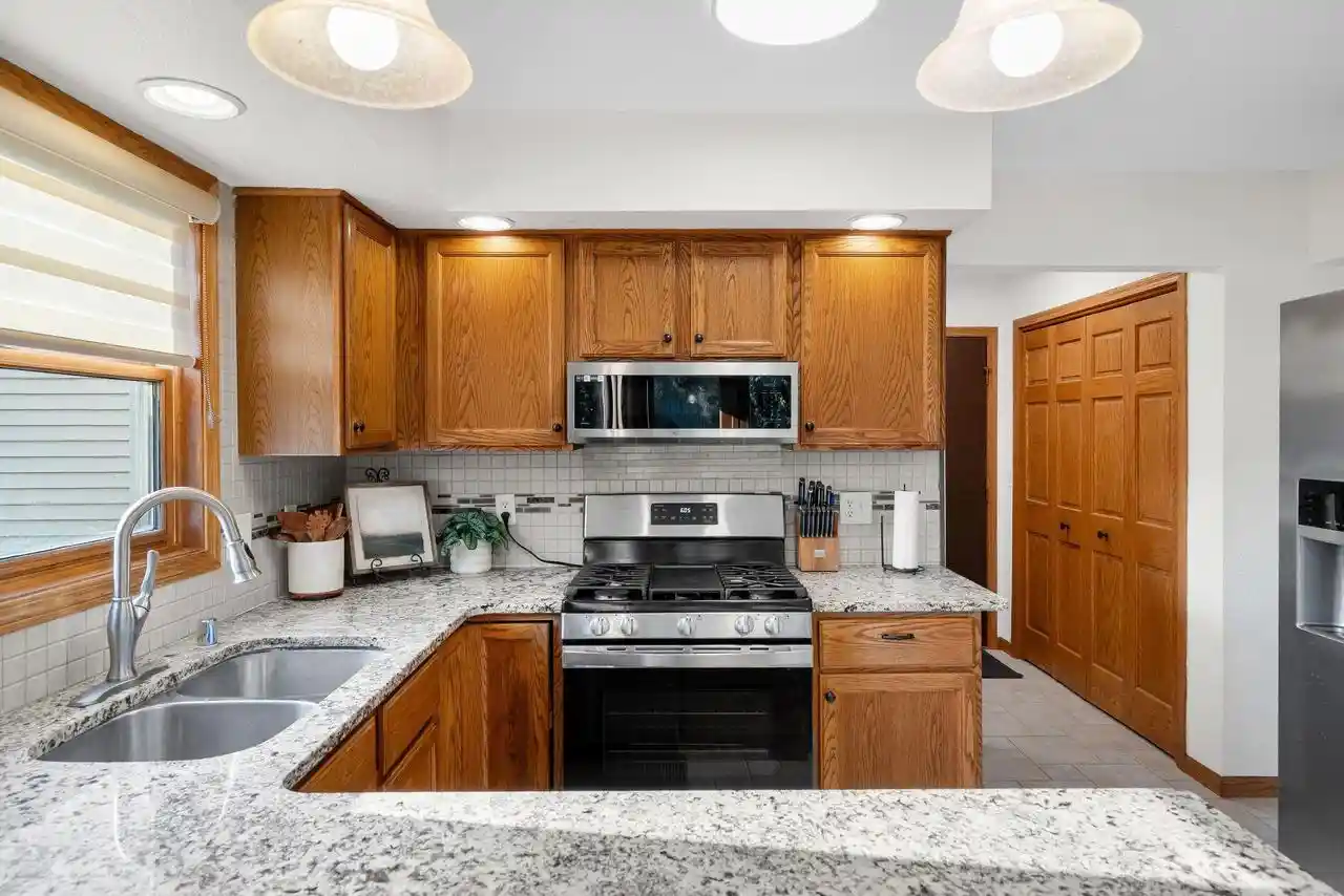 3rd image of 2705 Oakwood Circle Circle, Oshkosh, WI 54904 | MLS# 50331464