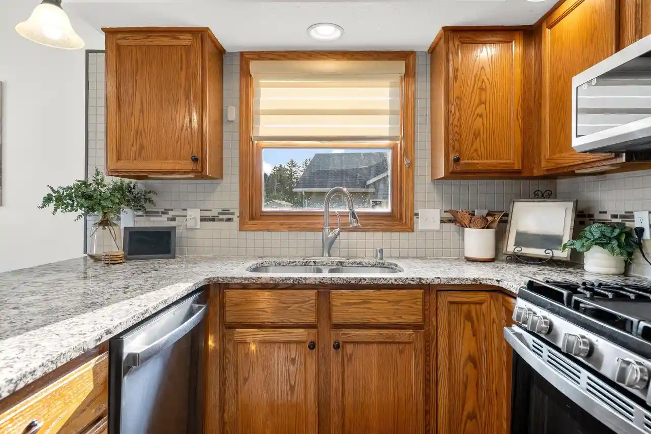 4th image of 2705 Oakwood Circle Circle, Oshkosh, WI 54904 | MLS# 50331464