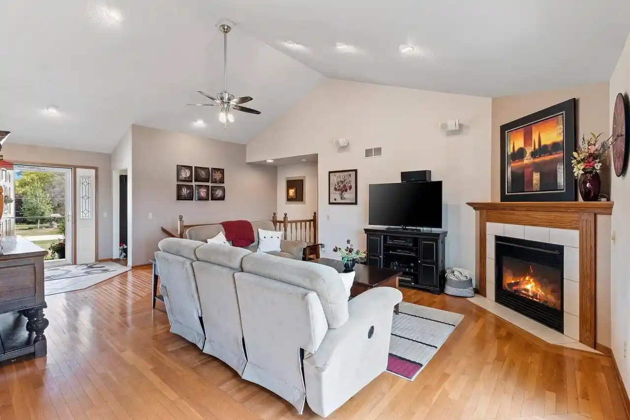 4th image of 6150 Silver Hills Dr Dr, Manitowoc, WI 54220 | MLS# 1977295