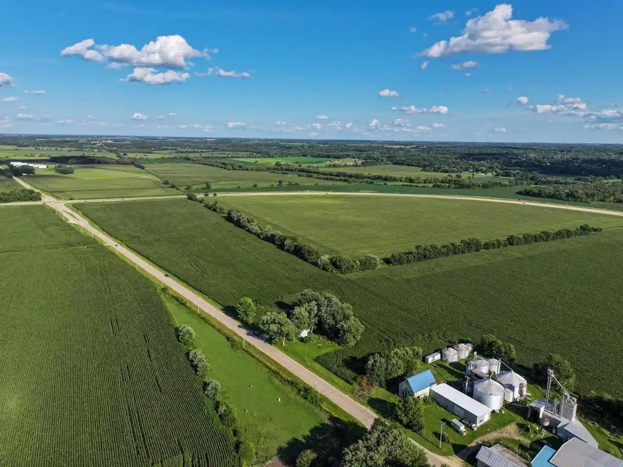 Photo 4 of Single family home for sale at 2724 E Stateline Road Road, Beloit, WI 53511 | MLS# 2031031 | Listing updated on 2026-08-21